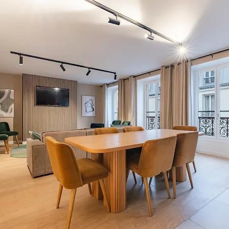 Beautiful In The Heart Of 아파트 *