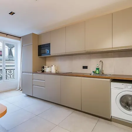 Beautiful In The Heart Of Apartment Paris