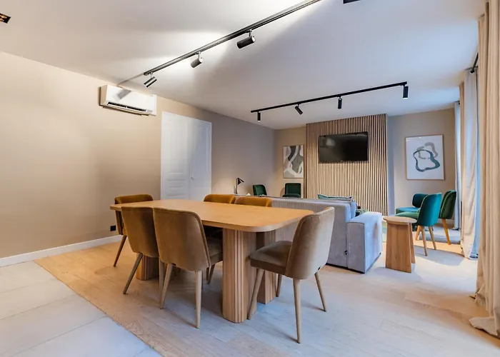 Beautiful In The Heart Of 아파트 *